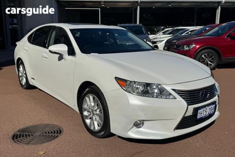 White 2014 Lexus ES300H Sedan Sports Luxury