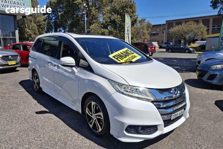 White 2015 Honda Odyssey Wagon Vti-L