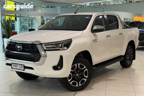 White 2020 Toyota Hilux Double Cab Pick Up Sr5 (4X4)