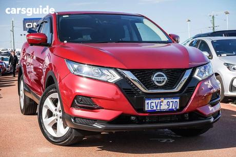 Red 2019 Nissan Qashqai Wagon St