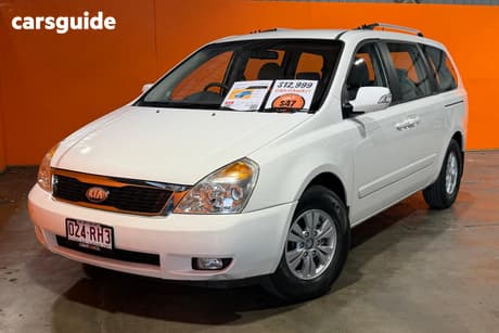White 2013 Kia Grand Carnival Wagon Platinum