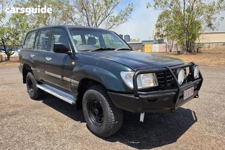 Green 2000 Toyota Landcruiser Wagon (4X4)