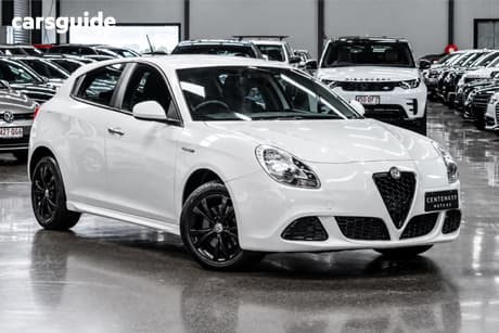 White 2014 Alfa Romeo Giulietta Hatchback Progression 1.4