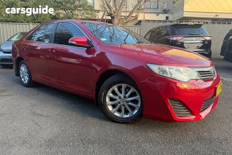 Red 2013 Toyota Camry Sedan ALTISE