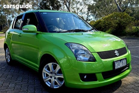 Green 2010 Suzuki Swift Hatchback Re.4