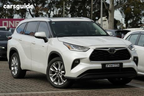 White 2025 Toyota Kluger Wagon Grande Hybrid Awd