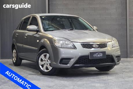 Silver 2010 Kia RIO Hatchback Si