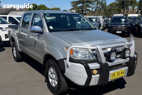 Silver 2005 Toyota Hilux Dual Cab Pick-up Sr5 (4X4)