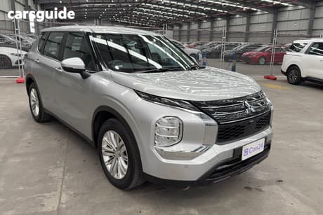 Silver 2024 Mitsubishi Outlander Wagon Es 7 Seat (2Wd)