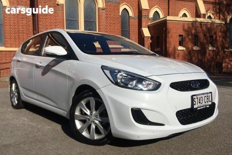 White 2019 Hyundai Accent Hatchback Sport