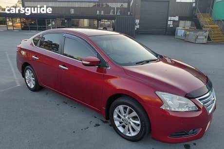 Red 2015 Nissan Pulsar Sedan St-L