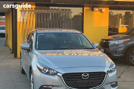 Silver 2017 Mazda 3 Sedan Maxx