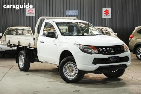 White 2017 Mitsubishi Triton Ute Tray