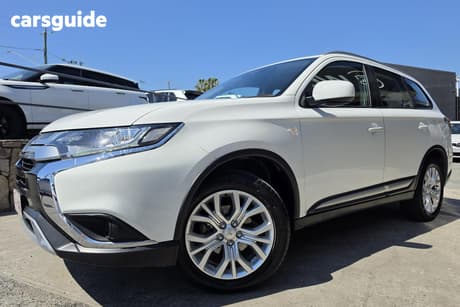 White 2019 Mitsubishi Outlander Wagon Es 7 Seat (Awd)