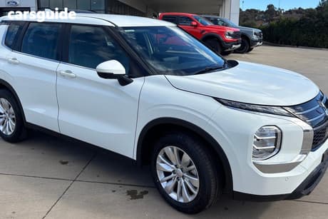 White 2026 Mitsubishi Outlander Wagon Es 5 Seat (2Wd)