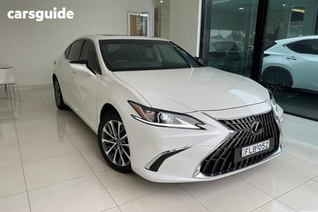 White 2024 Lexus ES300H Sedan Luxury (Hybrid)