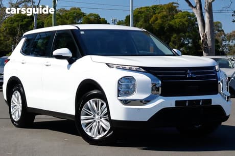 White 2024 Mitsubishi Outlander Wagon Es 7 Seat (2Wd)
