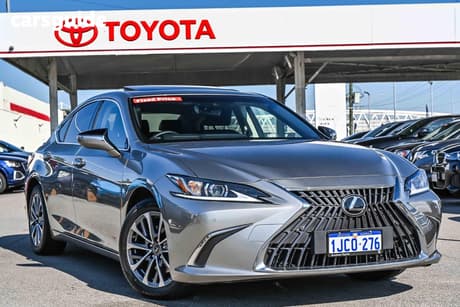 Silver 2023 Lexus ES300H Sedan Luxury (Hybrid)