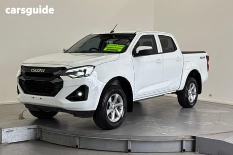White 2023 Isuzu D-MAX Crew Cab Utility Ls-M (4X4)