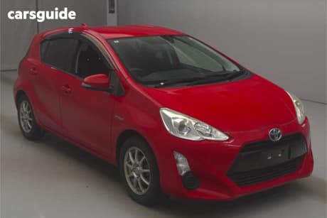 Red 2016 Toyota Aqua Hatch S