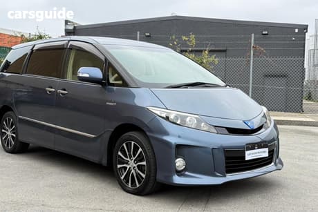 Blue 2014 Toyota Estima Commercial AERAS