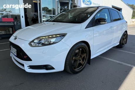 White 2014 Ford Focus Hatchback St