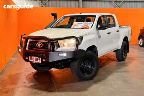 White 2019 Toyota Hilux Double Cab Pick Up Sr (4X4)