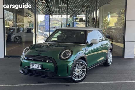 Green 2021 Mini Cooper Hatchback Se Classic 3D Hatch