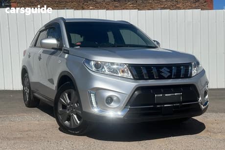 Silver 2024 Suzuki Vitara Wagon Beat