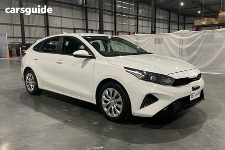 White 2023 Kia Cerato Hatchback S