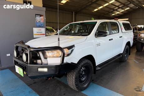 White 2020 Toyota Hilux Double Cab Pick Up Sr (4X4)