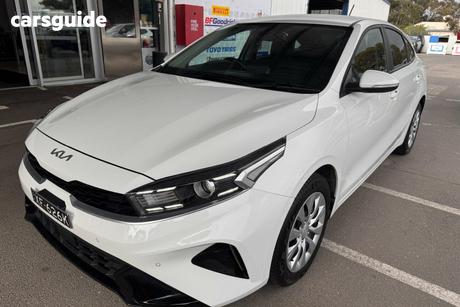 White 2022 Kia Cerato Hatchback S
