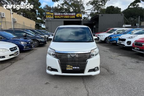 White 2015 Toyota Esquire SUV XI