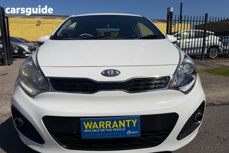 White 2012 Kia RIO Hatchback Sls