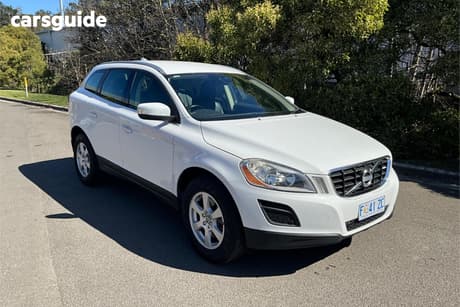 White 2011 Volvo XC60 Wagon T5