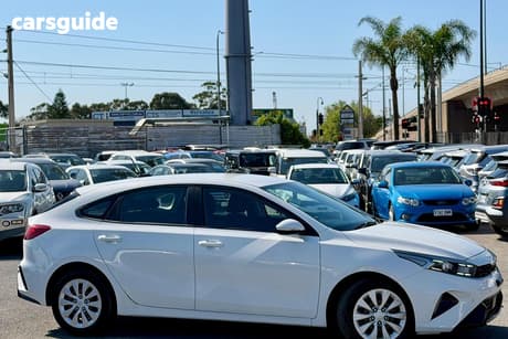 White 2022 Kia Cerato Hatchback S