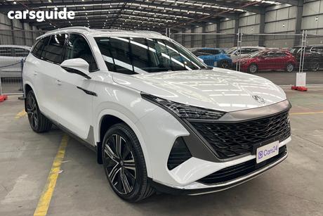 White 2025 MG Qs Wagon Essence Awd