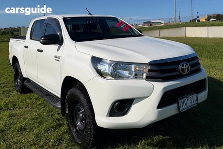 White 2018 Toyota Hilux Double Cab Pick Up Sr (4X4)