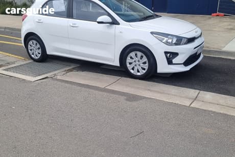 White 2022 Kia RIO Hatchback S