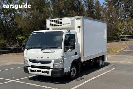 White 2021 Mitsubishi Fuso OTHER Ute Tray