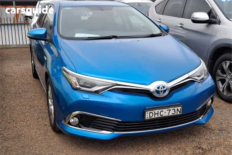 Blue 2016 Toyota Corolla Hatchback Hybrid