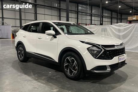 White 2024 Kia Sportage SUV