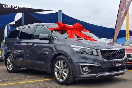 Grey 2016 Kia Carnival Wagon Platinum