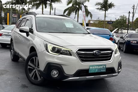 White 2018 Subaru Outback Wagon 2.5I