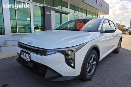 White 2026 Kia K4 Hatchback S