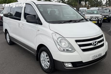 White 2017 Hyundai Imax Wagon