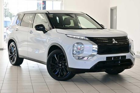 White 2023 Mitsubishi Outlander Wagon Ls Black Edition 7 Seat (2Wd)