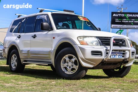 Silver 2000 Mitsubishi Pajero Wagon Gls Lwb (4X4)