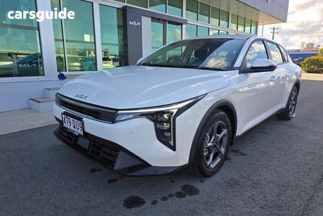 White 2026 Kia K4 Hatchback S