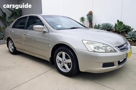 Silver 2005 Honda Accord Sedan Vti